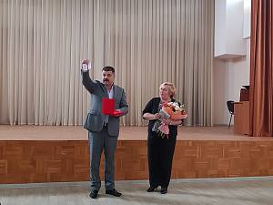 Вручение награды лучшему работнику строительной отрасли на ЧЗПСН-Профнастил