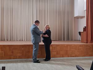 Вручение награды лучшему работнику строительной отрасли на ЧЗПСН-Профнастил
